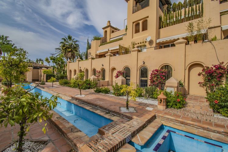 Apartment | Resale in Atalaya in Atalaya, Costa del Sol - Photo 3