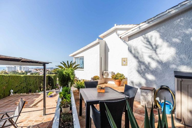 House | Resale in Torreblanca in Torreblanca, Costa del Sol - Photo 3