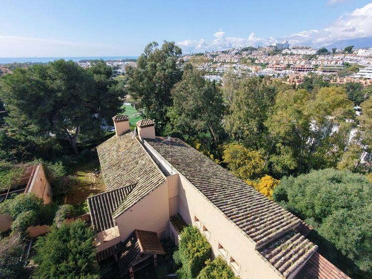 House | Resale in Atalaya in Atalaya, Costa del Sol - Photo 2