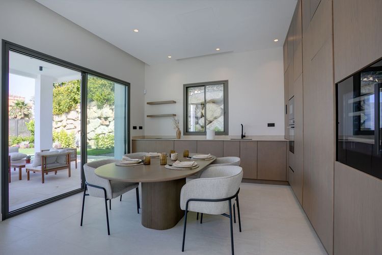 House | Resale in Estepona in Estepona, Costa del Sol - Photo 4