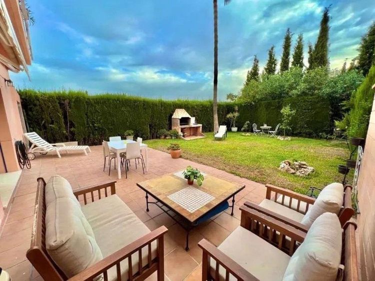 House | Resale in Nueva Andalucía in Nueva Andalucía Others, Costa del Sol - Photo 3