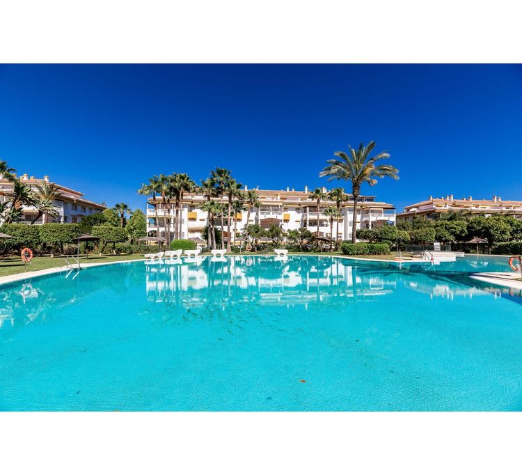 Apartment | Resale in Puerto Banús - Development photo 1