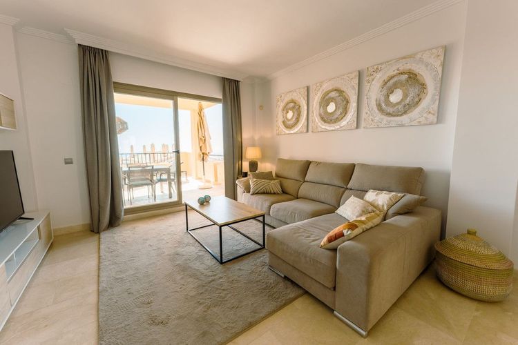 Apartment | Resale in Atalaya in Atalaya, Costa del Sol - Photo 2