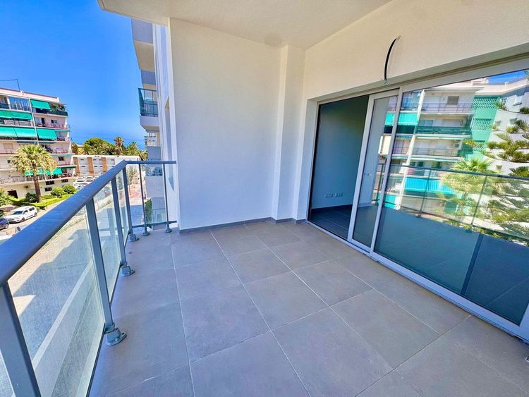 Apartment | Resale in Benalmadena Costa in Benalmadena Costa, Costa del Sol - Photo 2