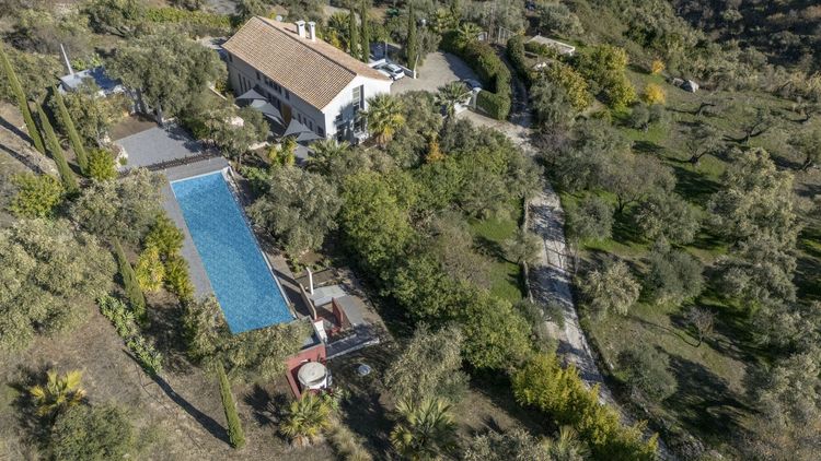 House | Resale in Monda in Monda, Costa del Sol - Photo 3