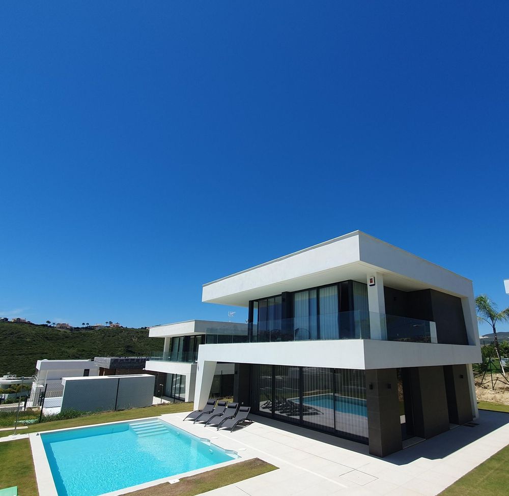 House | Resale in La Duquesa in La Duquesa, Costa del Sol - Main property photo