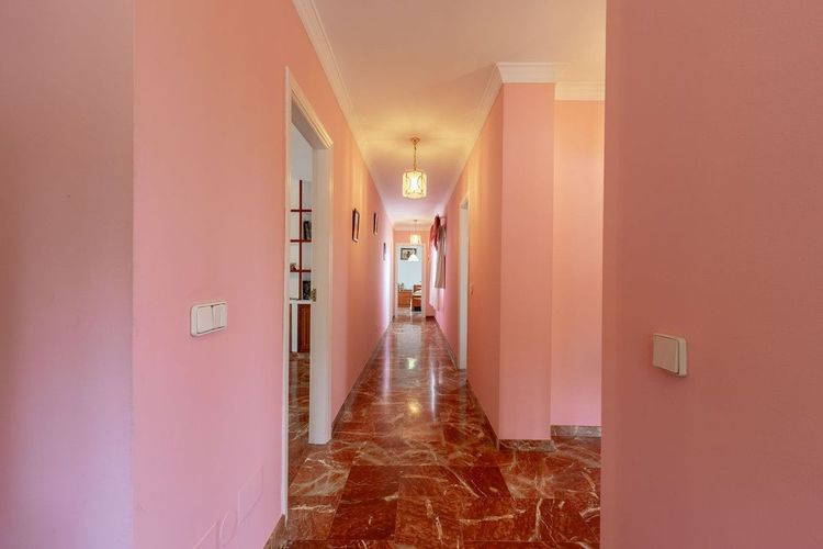 House | Resale in Alhaurín de la Torre in Alhaurín de la Torre, Costa del Sol - Photo 2
