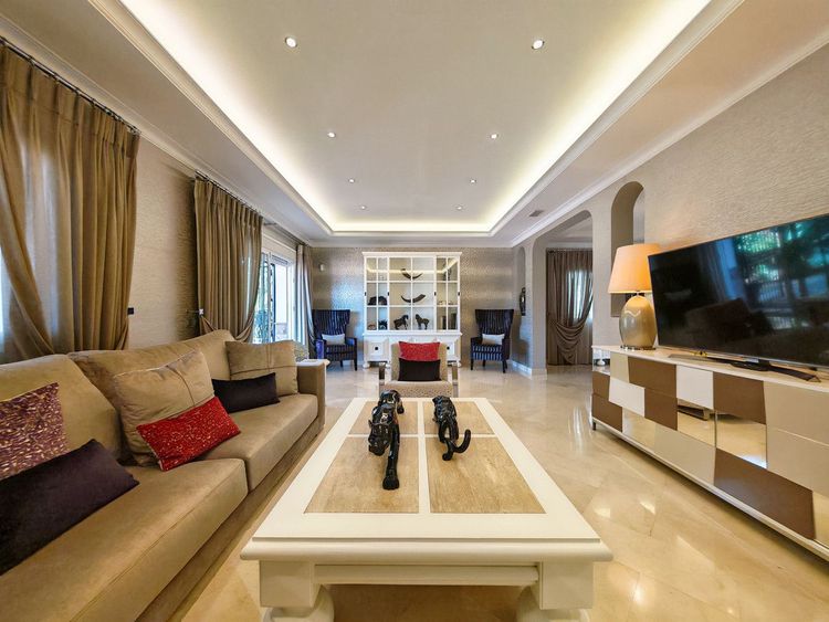 DetachedHouse in Elviria in Elviria, Marbella East, Costa del Sol - Photo 3