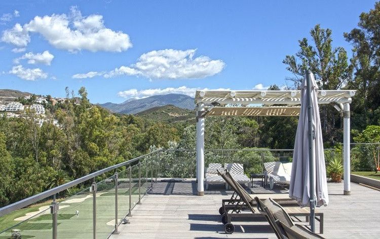 House | Resale in Aloha in Aloha, Costa del Sol - Photo 5