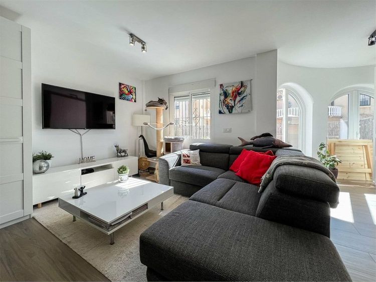 House | Resale in Villamartin in Villamartin, Costa Blanca - Photo 5