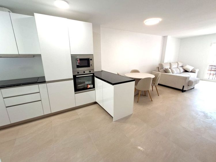Apartment | Resale in Benalmadena Costa in Benalmadena Costa, Costa del Sol - Photo 4