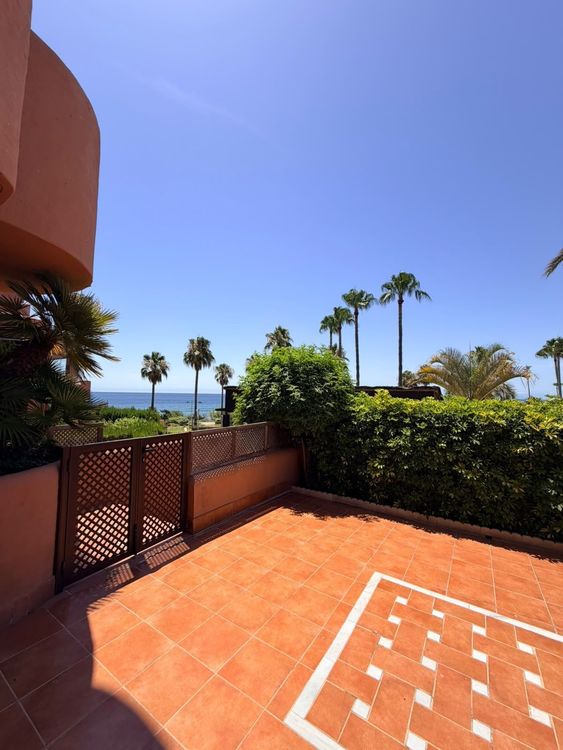 Apartment | Resale in New Golden Mile in New Golden Mile, Estepona East Others, Costa del Sol - Photo 3