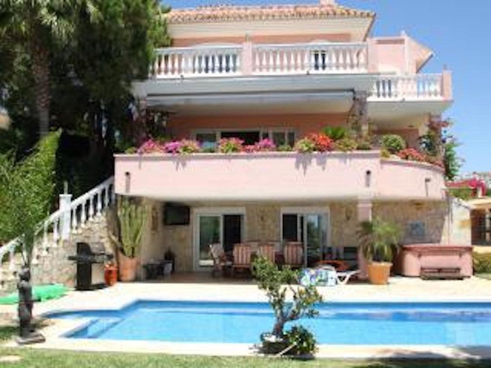 House | Resale in Calahonda in Calahonda, Costa del Sol - Main property photo