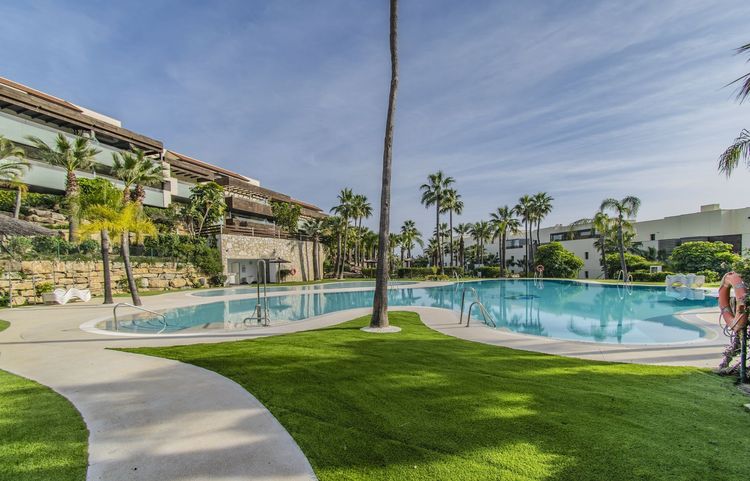 listing card gallery