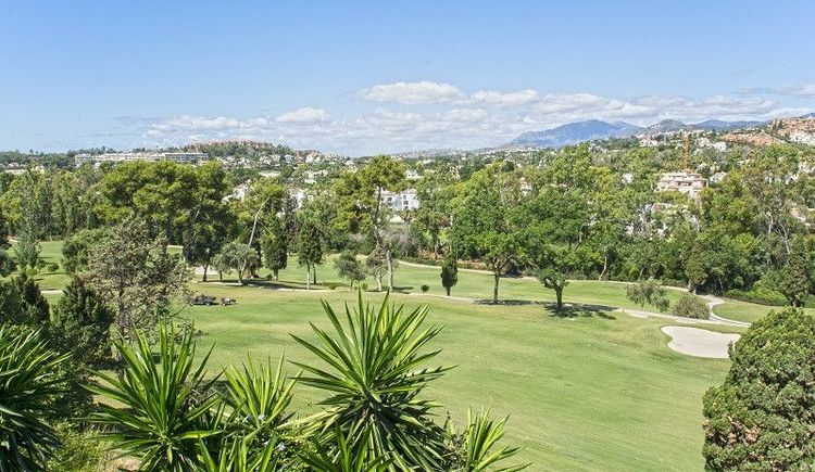 House | Resale in Aloha in Aloha, Costa del Sol - Photo 4