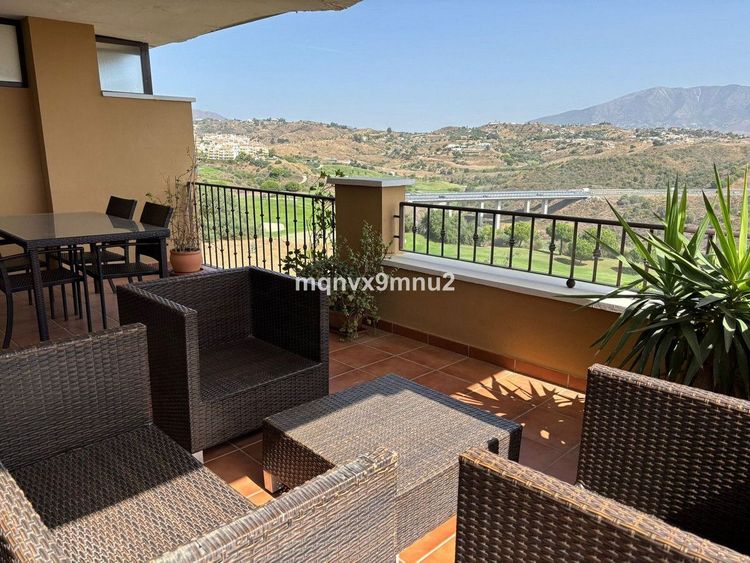 Apartment | Resale in La Cala de Mijas in La Cala de Mijas, Costa del Sol - Photo 2