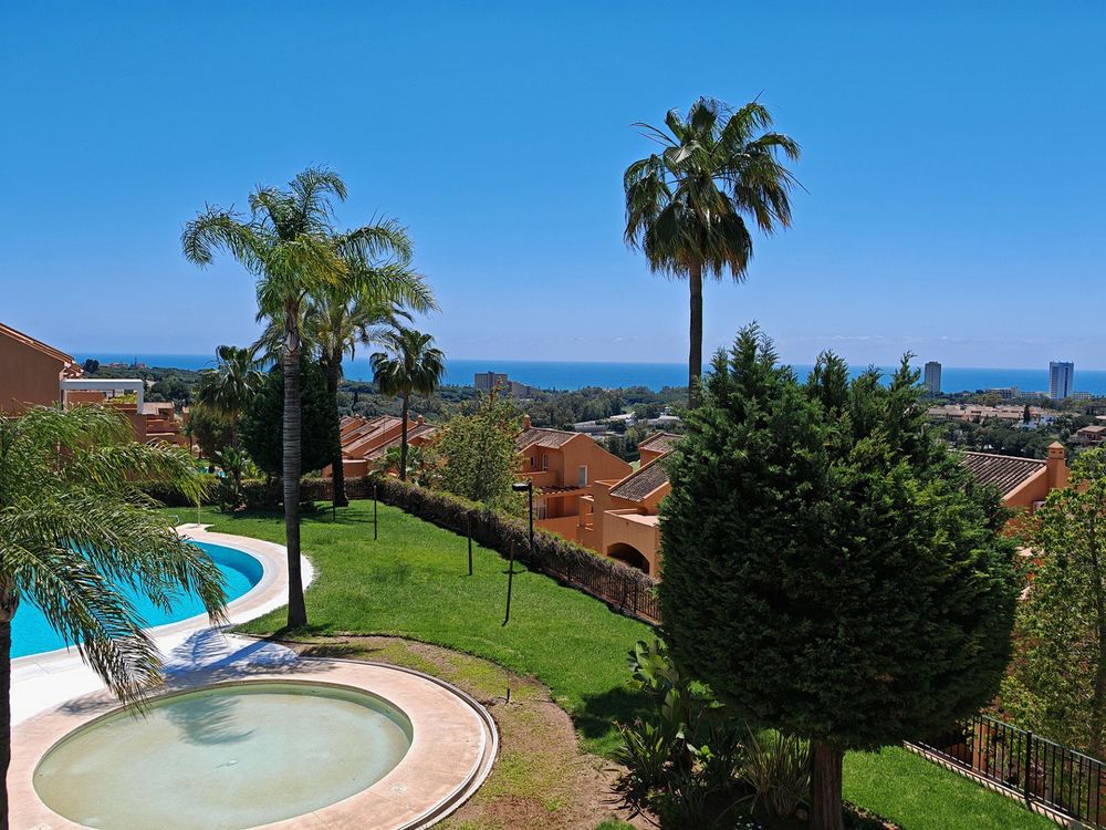 Apartment | Resale in Elviria - Property photo 1