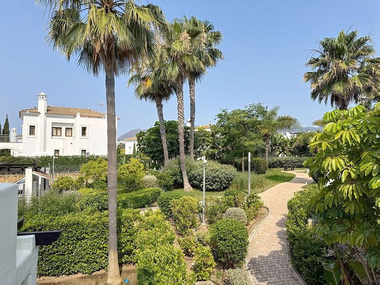 Apartment | Resale in Selwo in Selwo, Costa del Sol - Photo 2