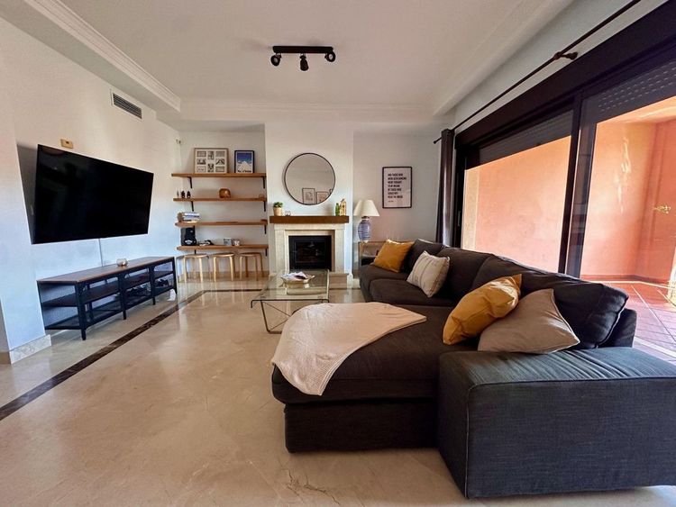 House | Resale in Estepona in Estepona, Costa del Sol - Photo 5