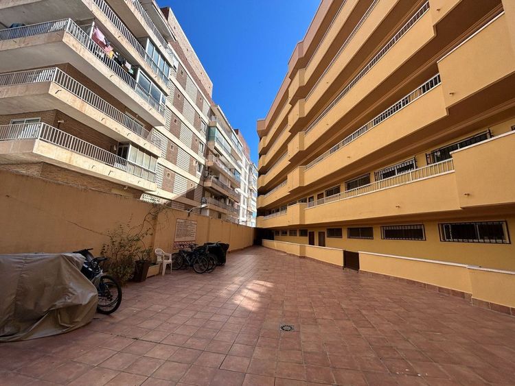Apartment | Resale in Torrevieja in Torrevieja, Costa Blanca - Photo 2