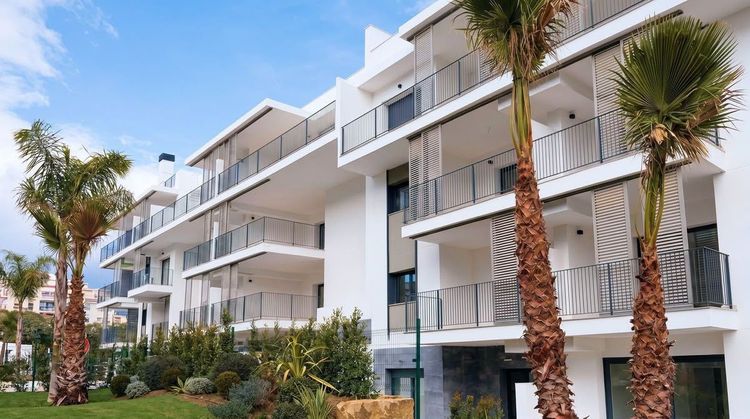 Apartment | Resale in Estepona in Estepona, Costa del Sol - Photo 2