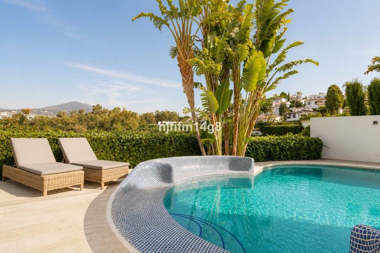 House | Resale in La Campana in La Campana, Costa del Sol - Photo 2