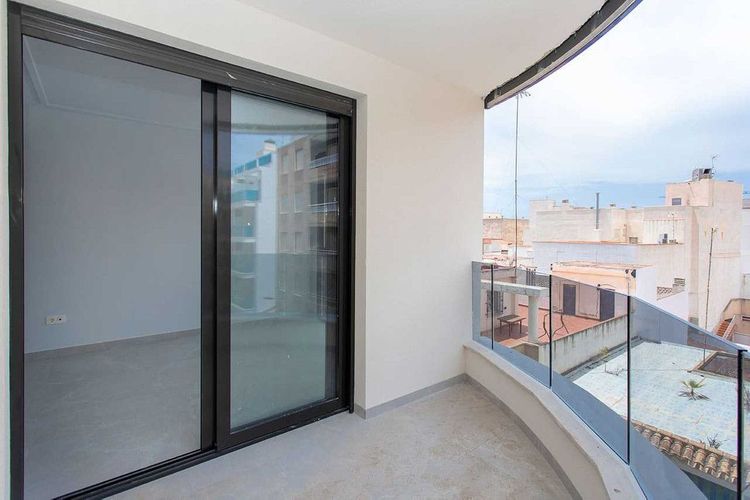 Apartment | Resale in Torrevieja in Torrevieja, Costa Blanca - Photo 4
