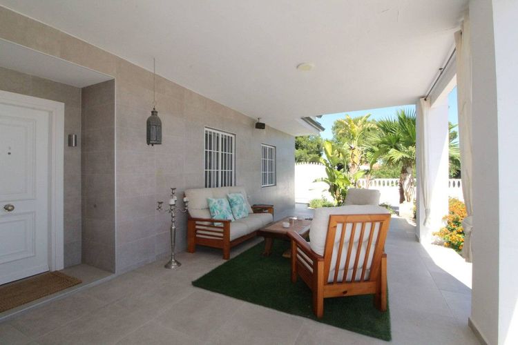 House | Resale in Elche in Elche, Costa Blanca - Photo 4