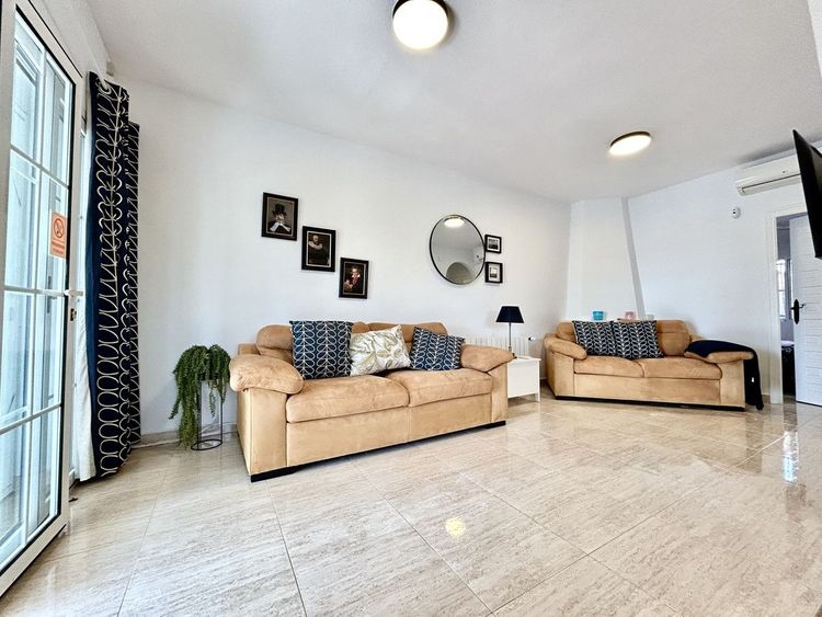 House | Resale in Villamartin in Villamartin, Costa Blanca - Photo 5