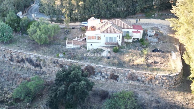 House | Resale in Los Almendros - Development photo 1