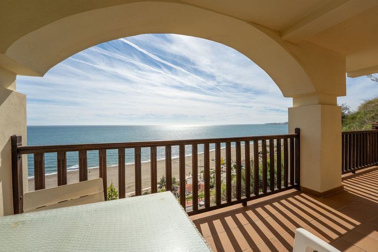 Apartment | Resale in Benalmadena in Benalmadena Others, Costa del Sol - Photo 2