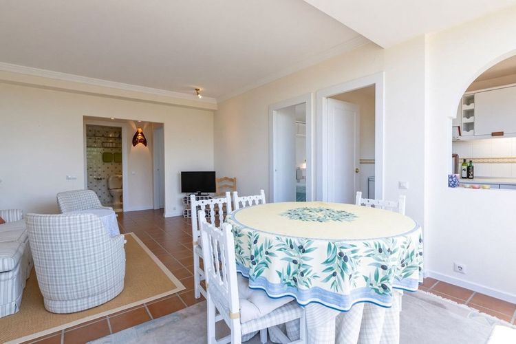 Apartment | Resale in Aloha in Aloha, Costa del Sol - Photo 4