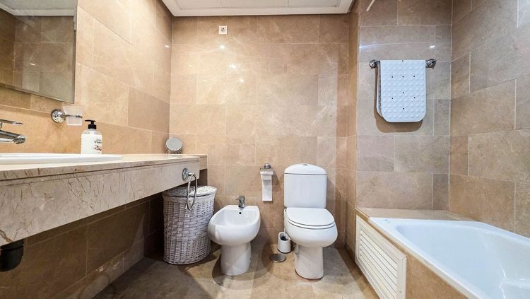 Penthouse | Resale in La Duquesa in La Duquesa, Costa del Sol - Photo 5