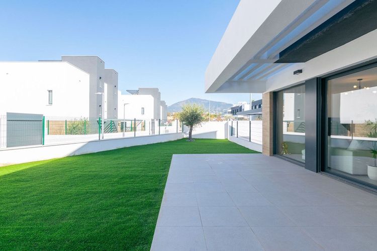 House | Resale in Atalaya in Atalaya, Costa del Sol - Photo 4