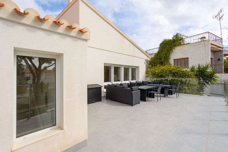 House | Resale in Campoamor in Campoamor, Costa Blanca - Photo 3