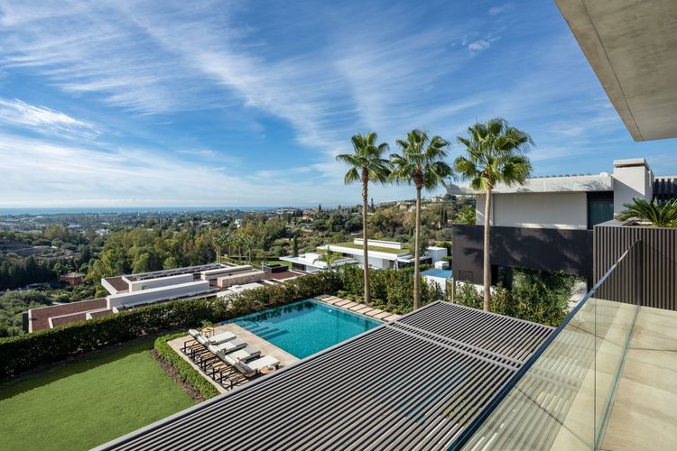 House | Resale in La Quinta in La Quinta, Costa del Sol - Photo 2