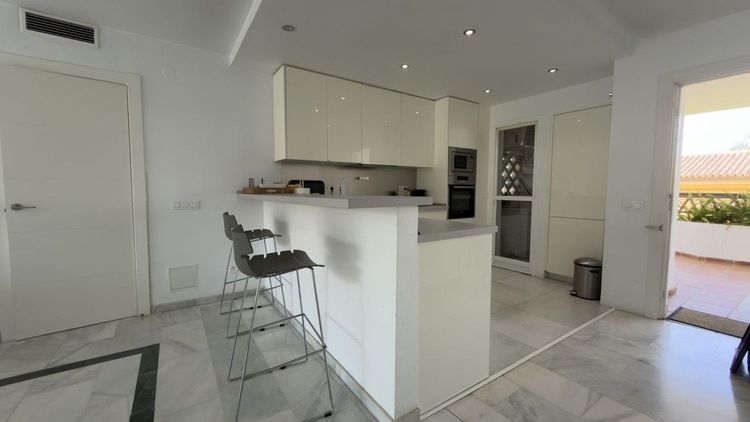 Apartment | Resale in Puerto Banús in Puerto Banús, Nueva Andalucía, Costa del Sol - Photo 2