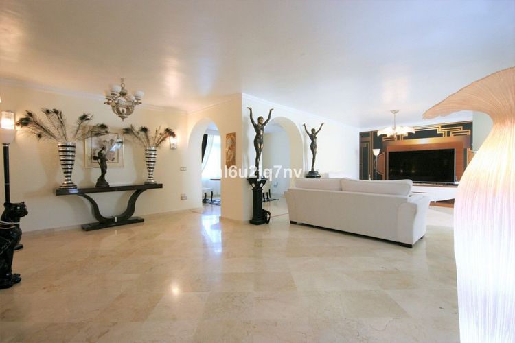 Penthouse | Resale in Guadalmina Alta in Guadalmina Alta, Costa del Sol - Photo 2