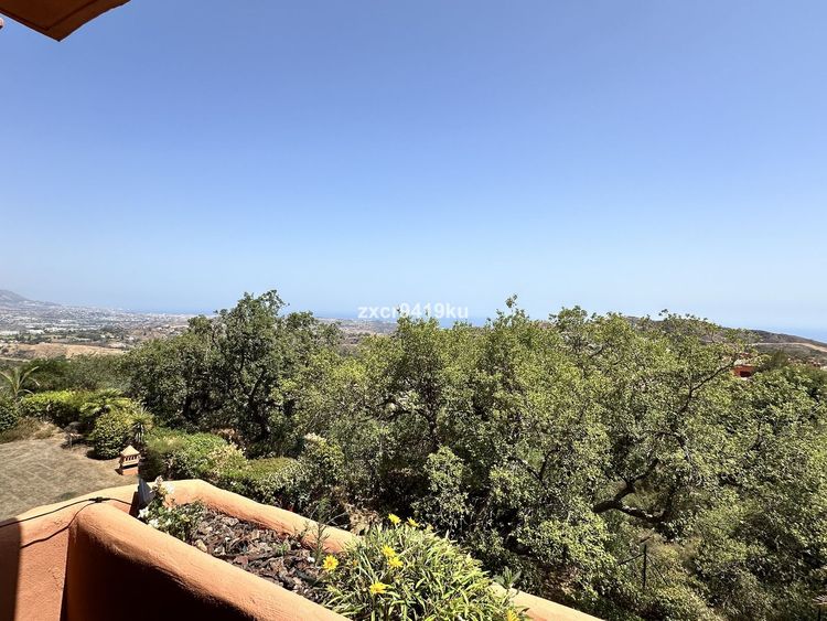 Apartment | Resale in La Mairena in La Mairena, Costa del Sol - Photo 3
