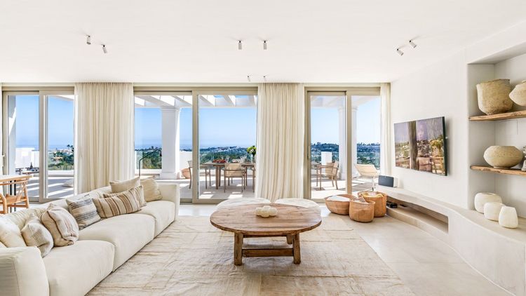 Apartment | Resale in Nueva Andalucía in Nueva Andalucía, Costa del Sol - Photo 3