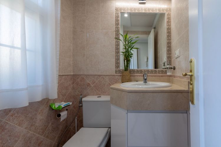 House | Resale in Mijas Costa in Mijas Costa, Costa del Sol - Photo 4