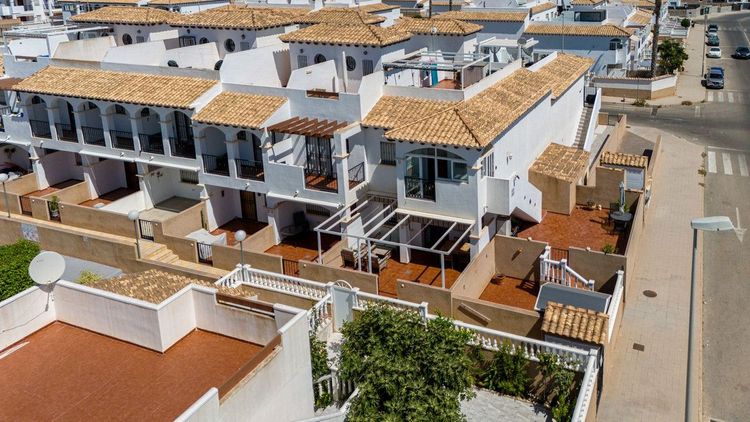 Apartment | Resale in Punta Prima in Punta Prima, Costa Blanca - Photo 2