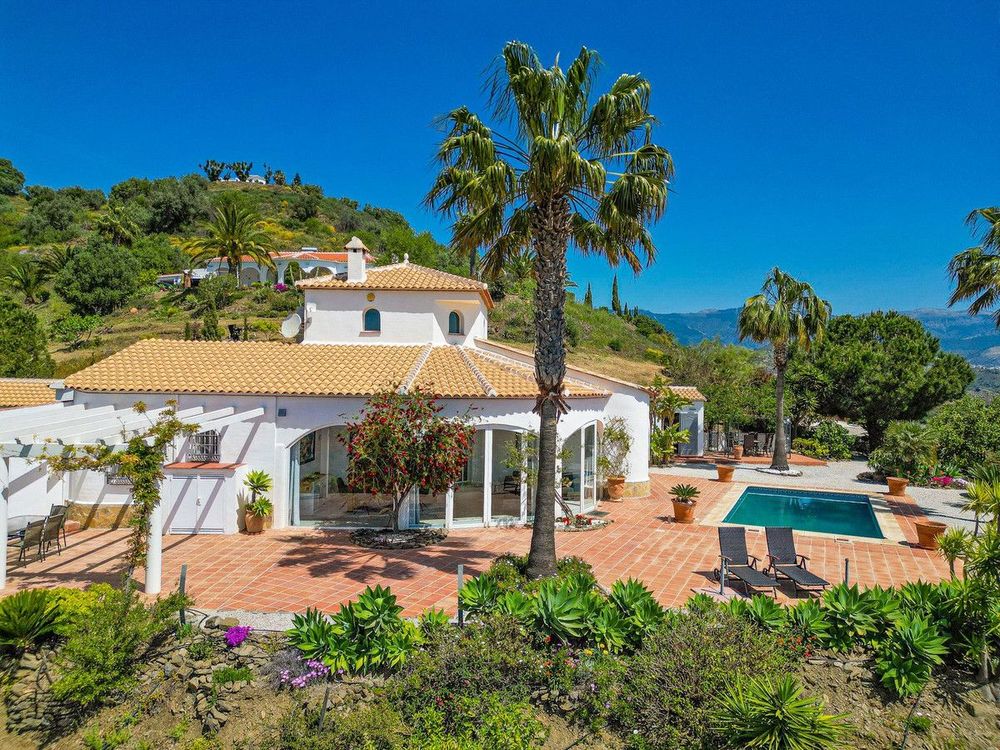 House | Resale in Arenas in Arenas, Costa del Sol - Main property photo