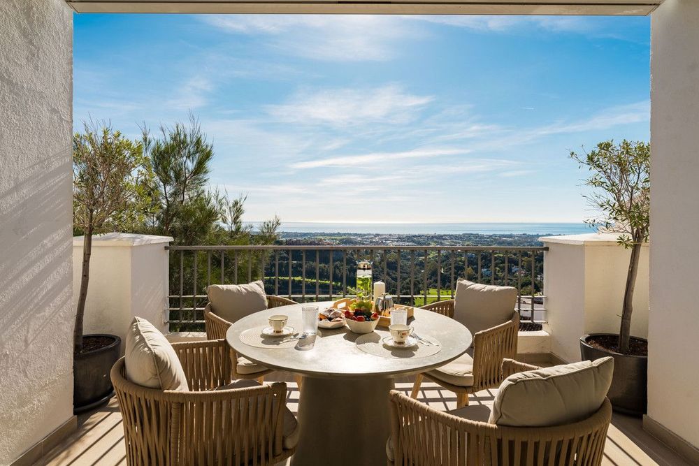 Apartment | Resale in Los Arqueros in Los Arqueros, Costa del Sol - Main property photo