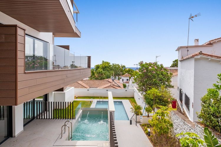 Apartment | Resale in Montemar in Montemar, Costa del Sol - Photo 2