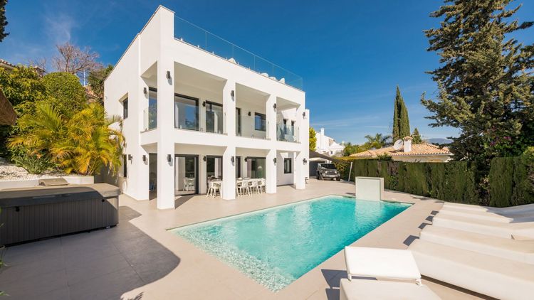 House | Resale in Puerto Banús - Development photo 1