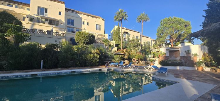 Penthouse | Resale in Nueva Andalucía in Nueva Andalucía Others, Costa del Sol - Photo 2