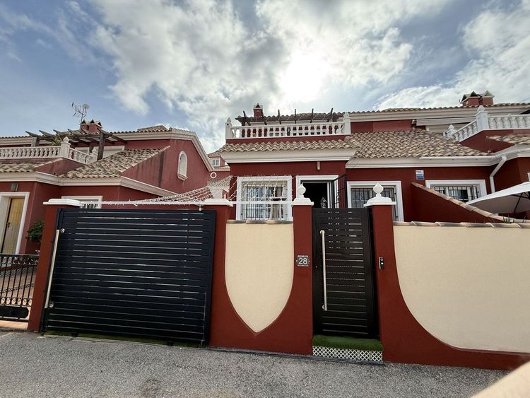 House | Resale in Villamartin in Villamartin, Orihuela Costa, Costa Blanca - Photo 2