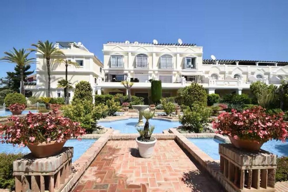 Apartment | Resale in Aloha in Aloha, Nueva Andalucía, Costa del Sol - Main property photo