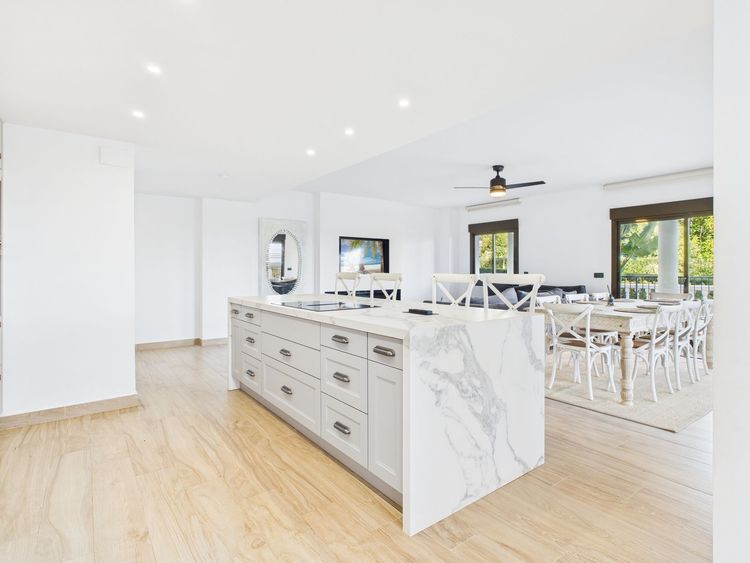 Apartment | Resale in La Duquesa in La Duquesa, Costa del Sol - Photo 3